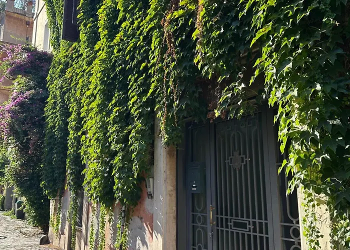 Bruno Domus Trastevere